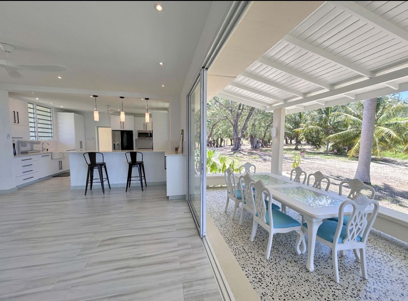 Dining area opening onto an outdoor terrace