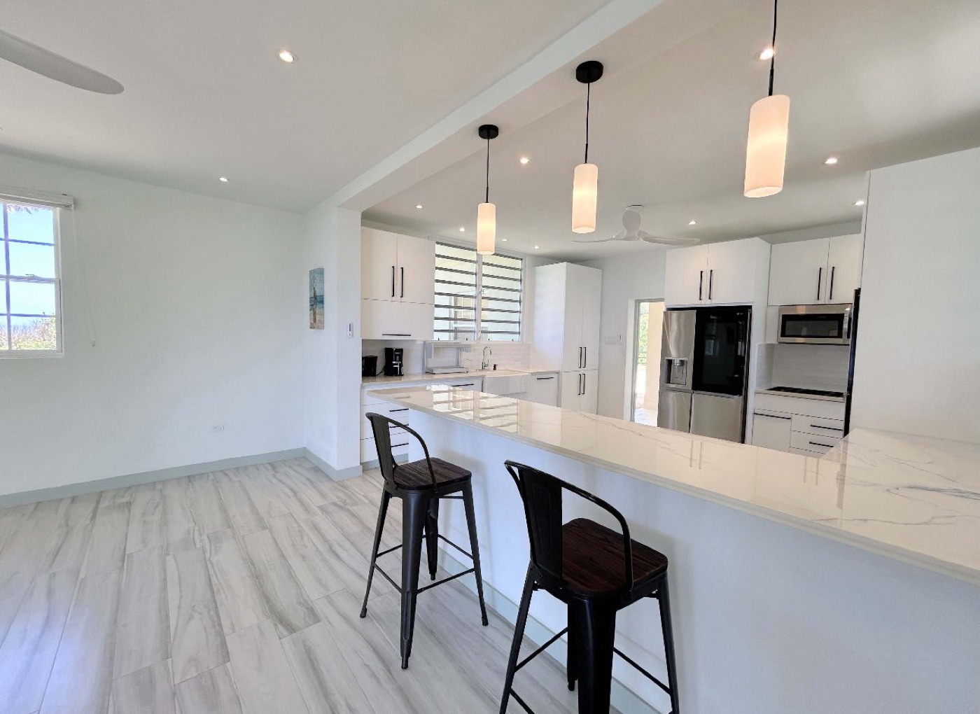 Kitchen island with space for breakfast and conversation